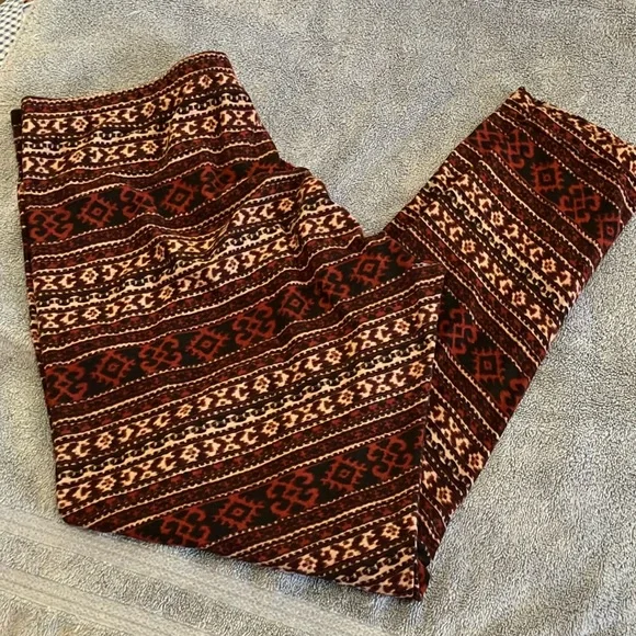 ⭐️ 5/$20 ⭐️
French Laundry Multicolor Patterned Leggings - Picture 1 of 4